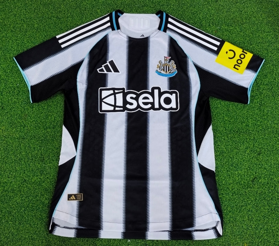 CAMISETA NEWCASTLE AFICIONADO 25/26 - LOCAL - HOMBRE