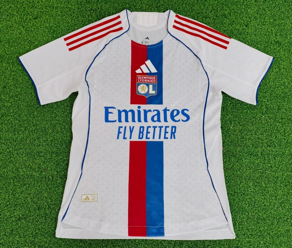 CAMISETA OLYMPIQUE LYON AFICIONADO 25/26 - LOCAL - HOMBRE